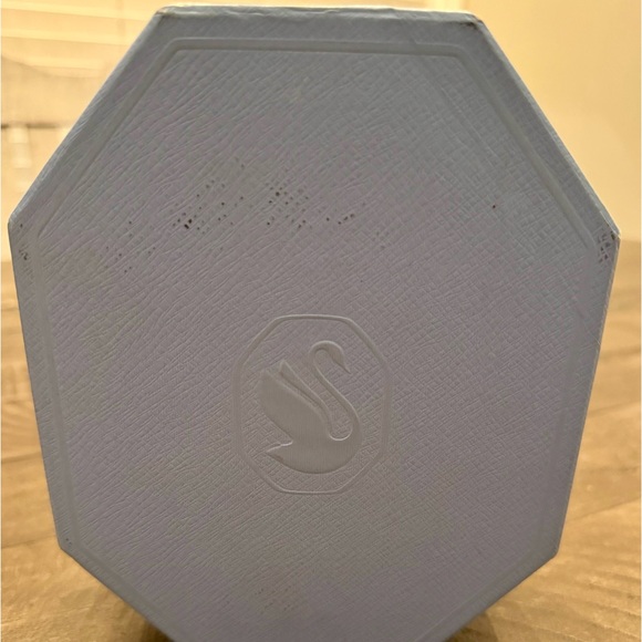 Stunning Swarovski crystal earrings! Used once still in original box. - Picture 3 of 4